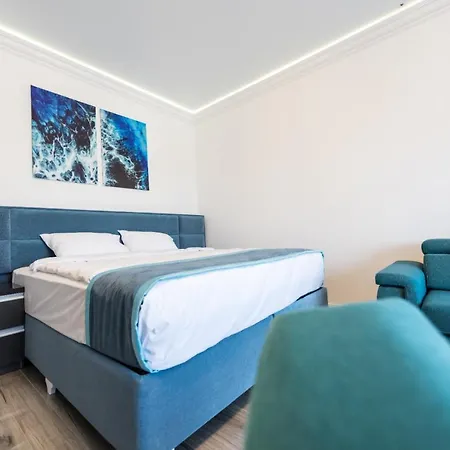 Summer 607 White Tower * Mamaia