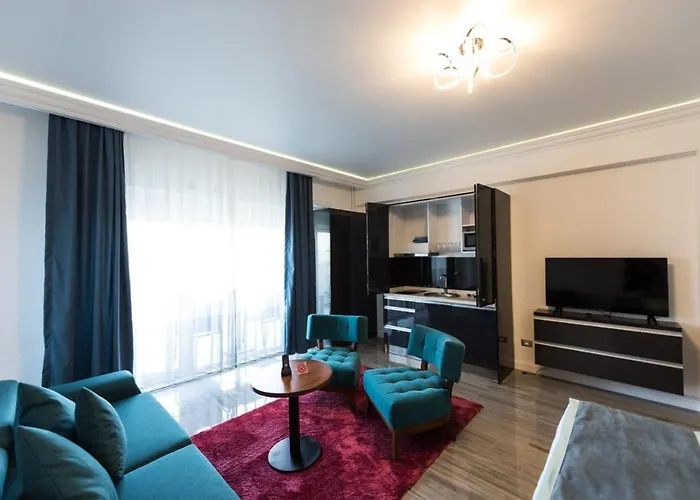 Summer 607 White Tower Daire