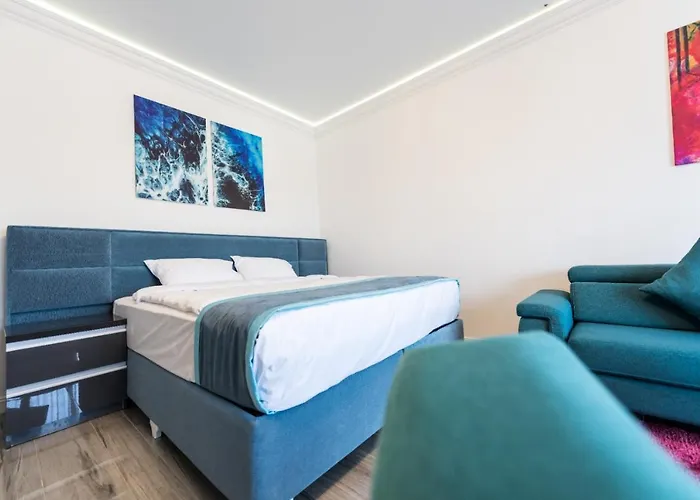 Summer 607 White Tower * Mamaia